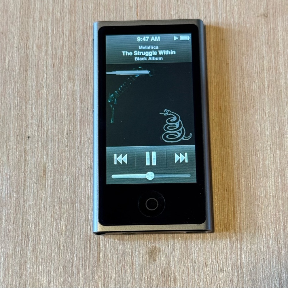 iPod Nano 7thGen Black 16GB Model:A1446 w/2337-Songs/Charg/Case Tested Good Read